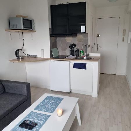 Studio Agreable Proche Gare Appartement Melun Buitenkant foto