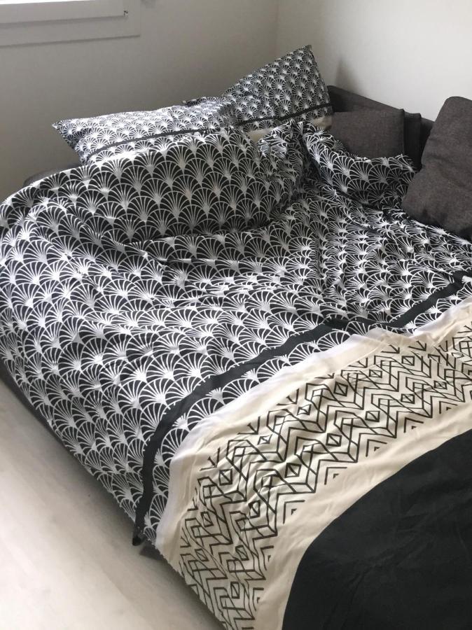 Studio Agreable Proche Gare Appartement Melun Buitenkant foto