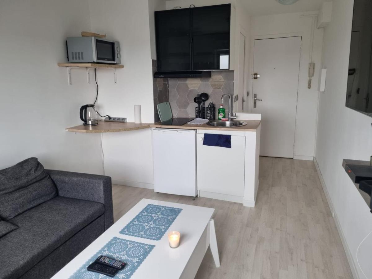 Studio Agreable Proche Gare Appartement Melun Buitenkant foto