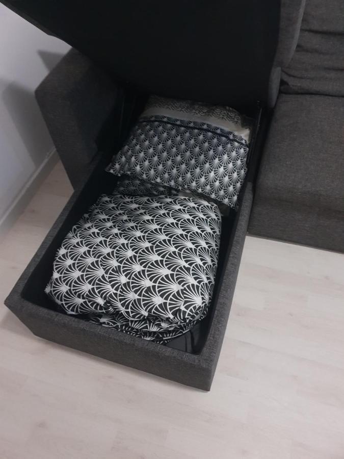 Studio Agreable Proche Gare Appartement Melun Buitenkant foto