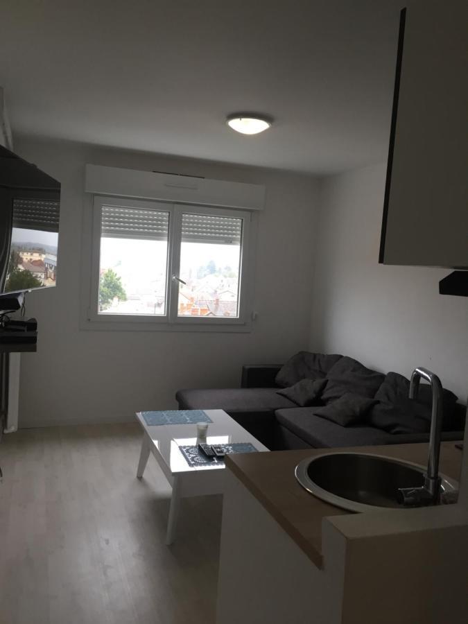 Studio Agreable Proche Gare Appartement Melun Buitenkant foto